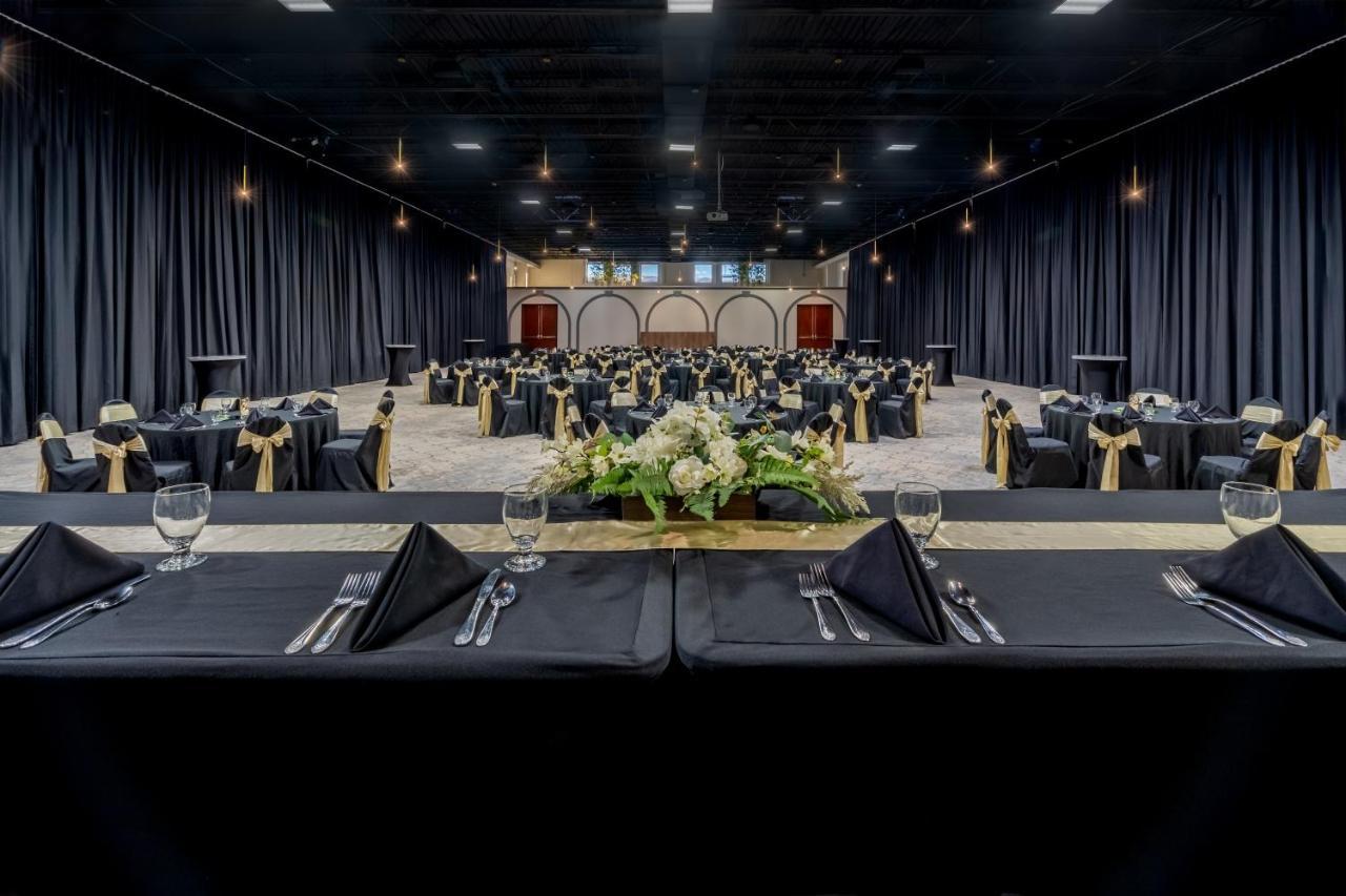 Grand Williston Hotel And Conference Center Eksteriør bilde