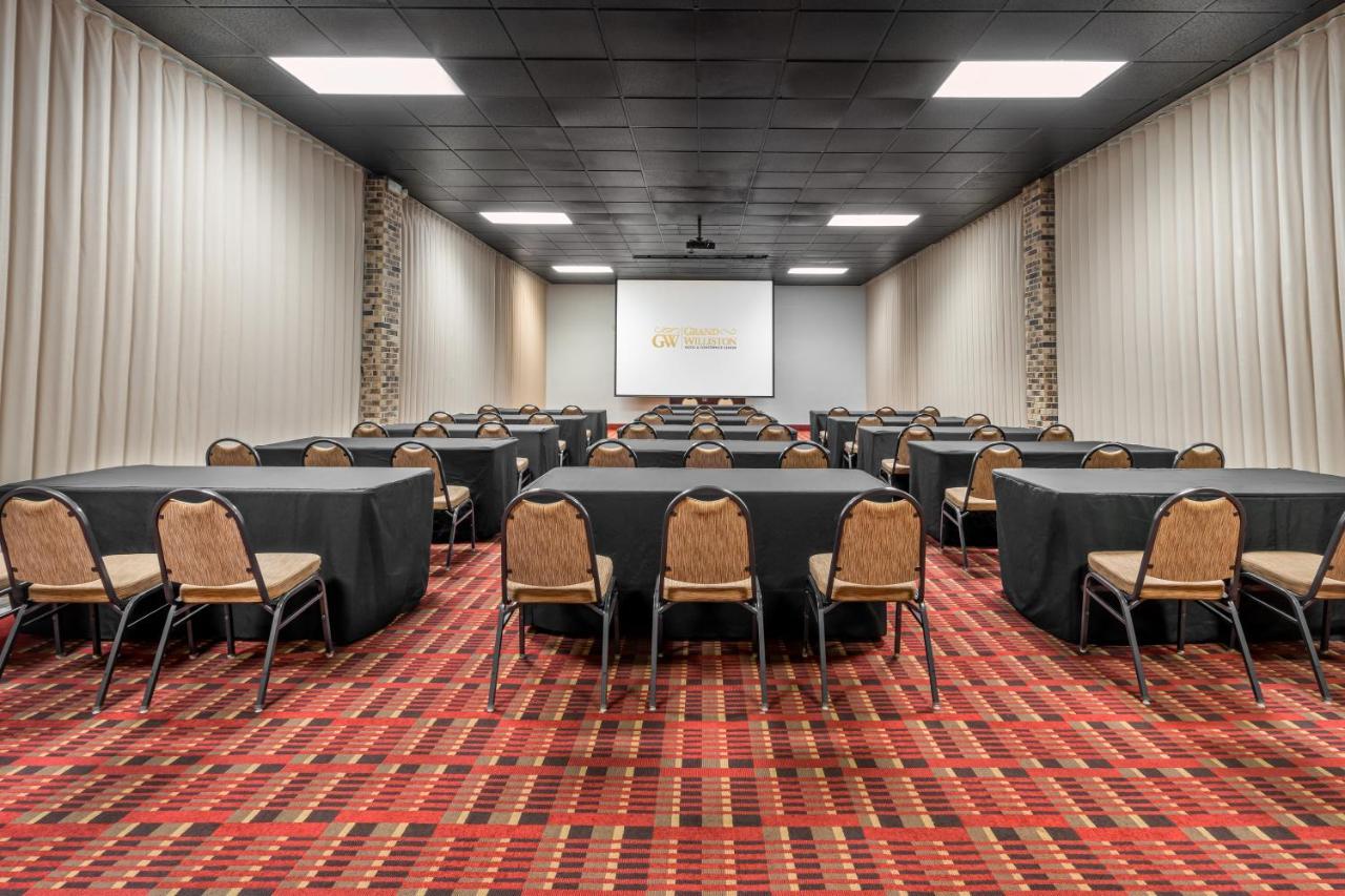 Grand Williston Hotel And Conference Center Eksteriør bilde